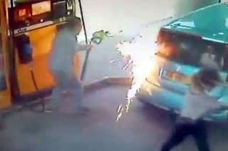 Žena podpálila mužovi auto
