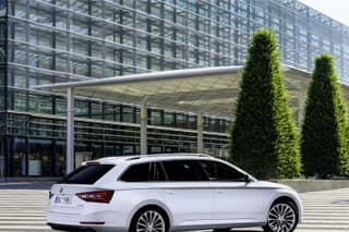Škoda Superb Combi je