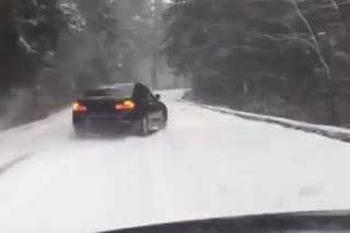 BMW driftuje na ceste