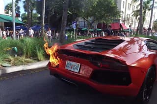Lambo v plameňoch