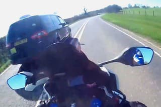 Motorkár za video dostal