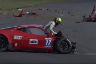 Z Ferrari vyliezol oknom