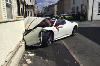 Ferrari skončilo v múre