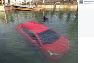Toyota v jazere