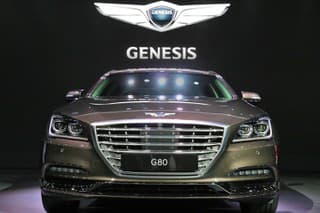 Genesis 80 mal premiéru