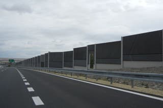 Protihluková stena