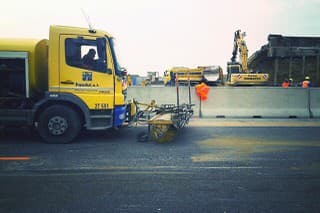 Demolácia mosta nad diaľnicou