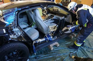 Porsche Panamera zničená hasičmi