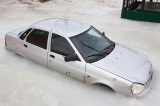 Lada Priora zamrzla v