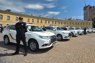 Mitsubishi Outlander PHEV v