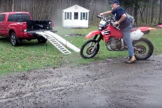 Nakladanie motocykla na pick-up