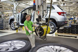 Škoda Karoq začína pršať