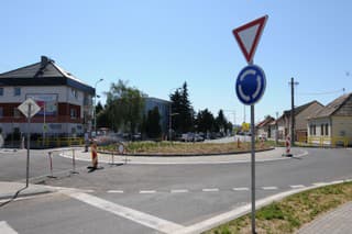 Kruhový objazd Levice
