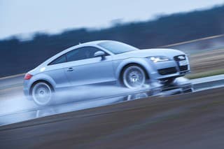 Continental proti akvaplaningu