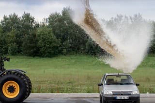 Voda kontra auto