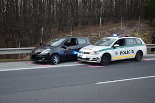 Poliak ohrozoval policajtov
