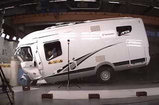 Crash test karavanu