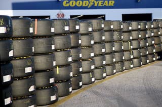 Goodyear pretekárske pneumatiky