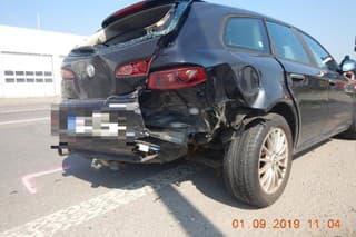 Narazil do policajtovej Alfa