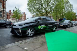 Toyoty Mirai majú za