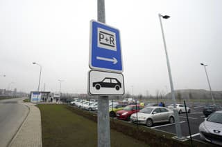 Parkovisko pri stanici v