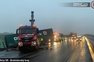 Nehoda D1 dva kamióny