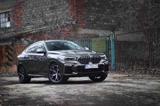 BMW X6 M50i