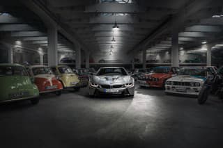 BMW i8 vstupuje do