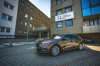 Škoda pomáha