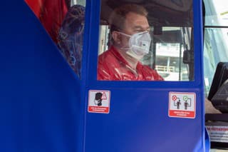 Nastupovanie do autobusov prednými