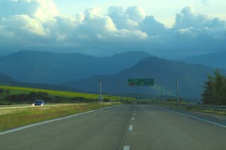 Diaľnica
