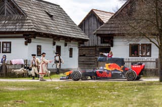 Red Bull stroje na