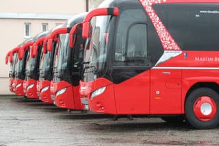Sedem statočných Neoplan Jetliner