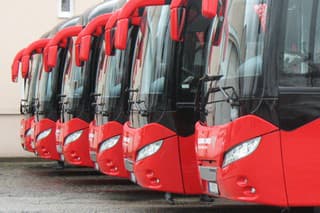 Sedem statočných Neoplan Jetliner