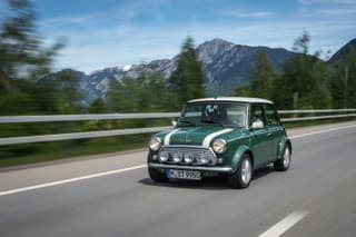 Mini je verné farbe