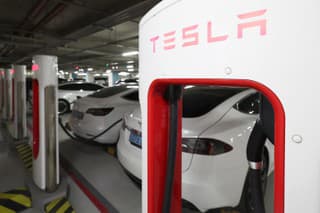 Tesla nabíjačka
