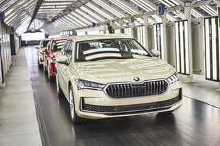 Škoda Superb schádza z