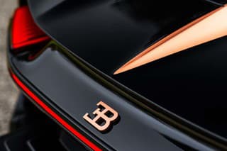 Bugatti Chiron posypaný syrom
