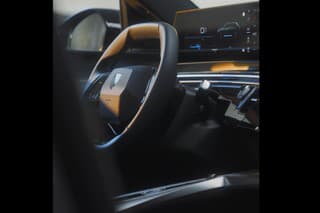 Peugeot E-5008