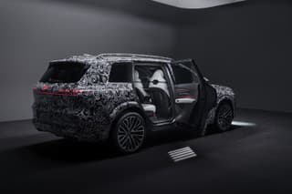 Audi Q9 interiér
