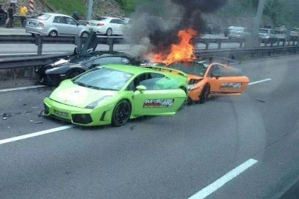 Lamborghini zhoreli do tla