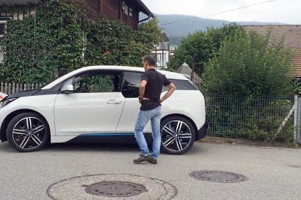 BMW i3 dokáže parkovať