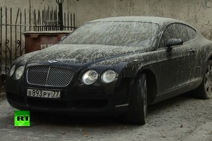 Bentley Continental poliali cementom