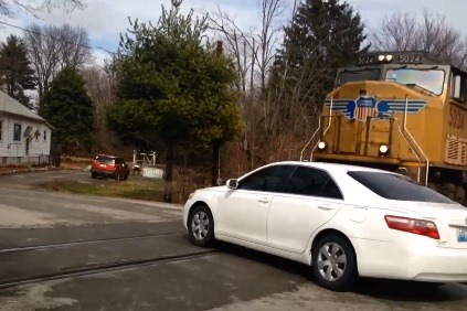 Toyota Camry a vlak