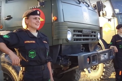 Ruské vojačky krotia techniku