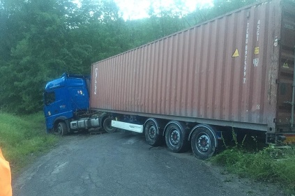 Zakliesnený kamión so slovenským