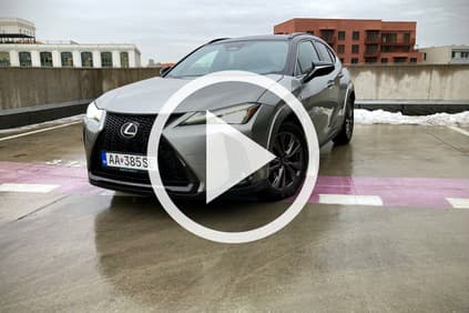 Lexus UX300h F-Sport+