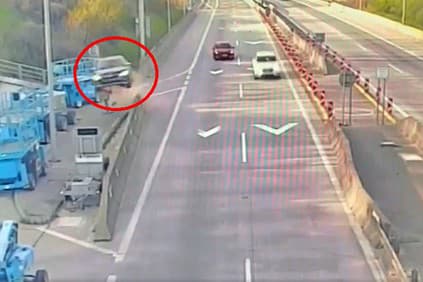 Auto nabehlo na betónovú