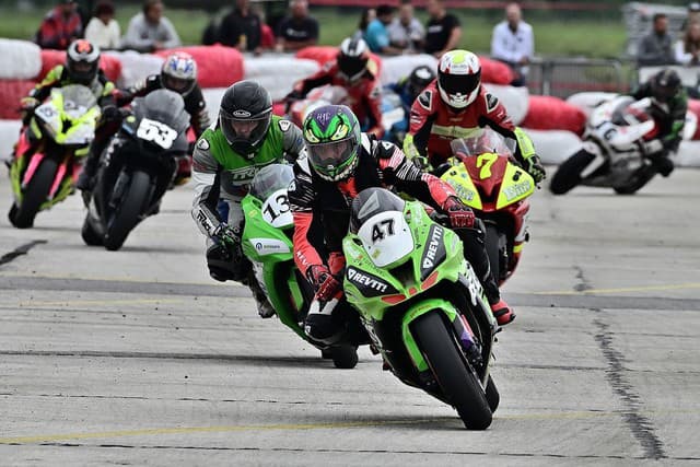 Preteky motocyklov letisko Piešťany