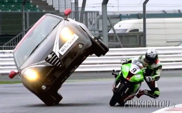 Netradičná prezentácia limitovanej série Alfa Romeo MiTo prebehla na okruhu v Silverstone.